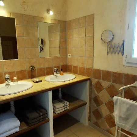 فندق مبيت وإفطار Les Coronilles