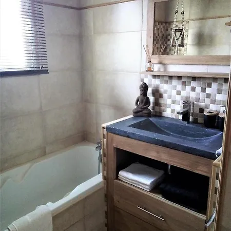 Les Coronilles بوكير