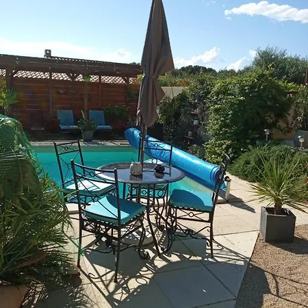 فندق مبيت وإفطار Les Coronilles 4*