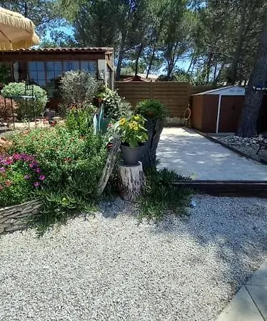 Les Coronilles Bed & Breakfast *