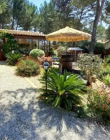 فندق مبيت وإفطار Les Coronilles 4*