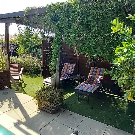 Les Coronilles Bed & Breakfast *
