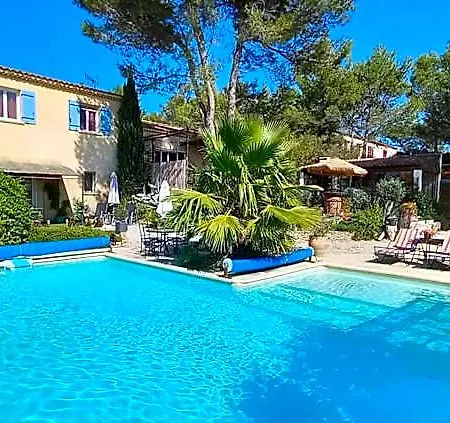 B&B Les Coronilles 4*